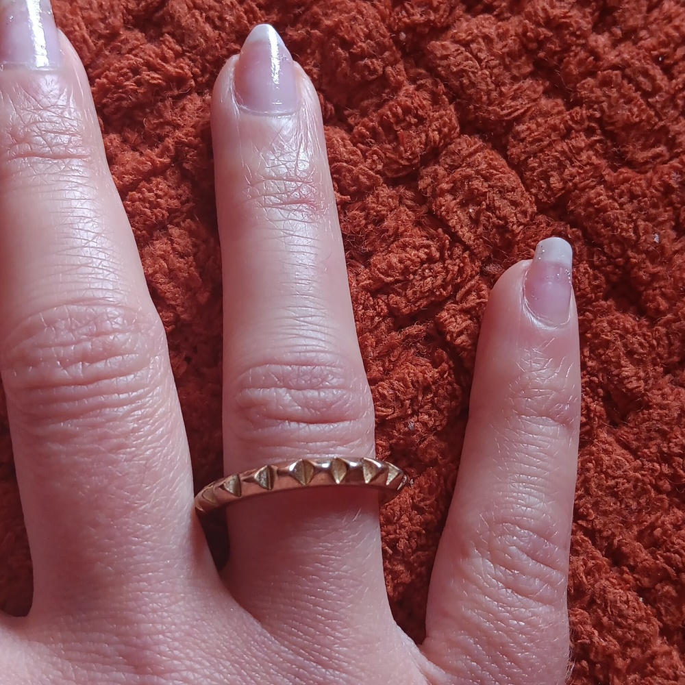 Pyramid Golden/Copper Color Ring - Picture 4 of 5